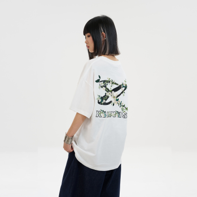 新因素后背花卉刺绣宽松短袖