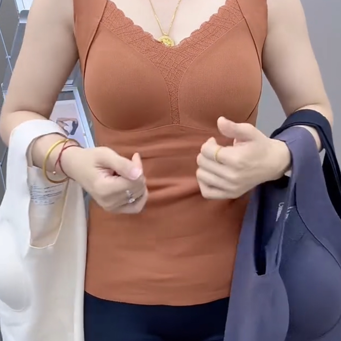 保暖背心女士内衣秋冬蕾丝V领内搭加绒加厚德绒文胸美背打底上衣