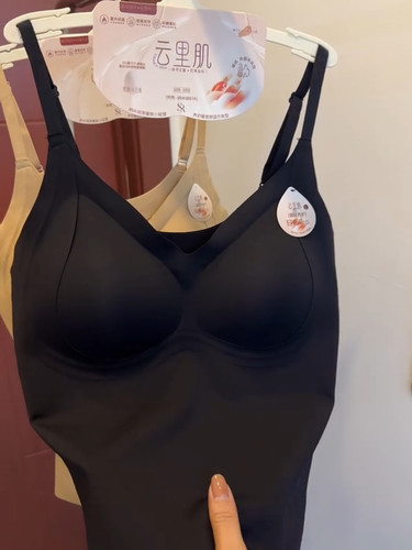 无痕保暖背心女带胸垫免穿文胸秋冬磨绒修身内搭打底吊带美背潮