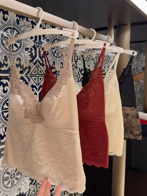 纯欲吊带背心女春季性感美背文胸一体式缎面v领蕾丝内衣打底无痕