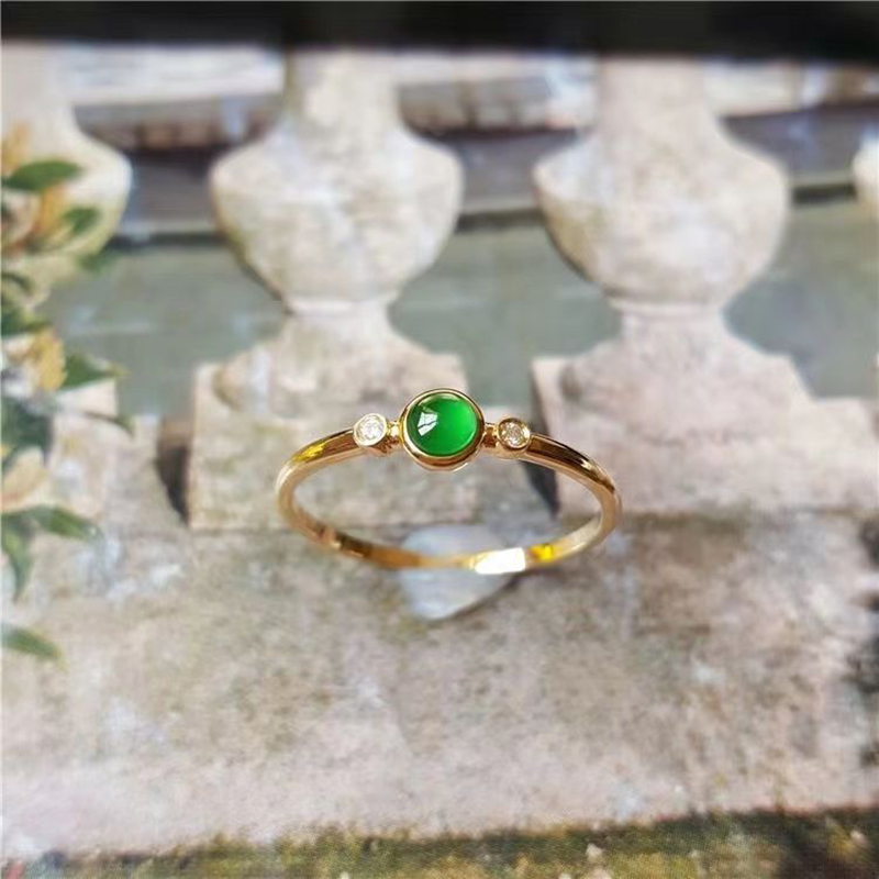 冰种阳绿起荧光蛋面玉髓戒指