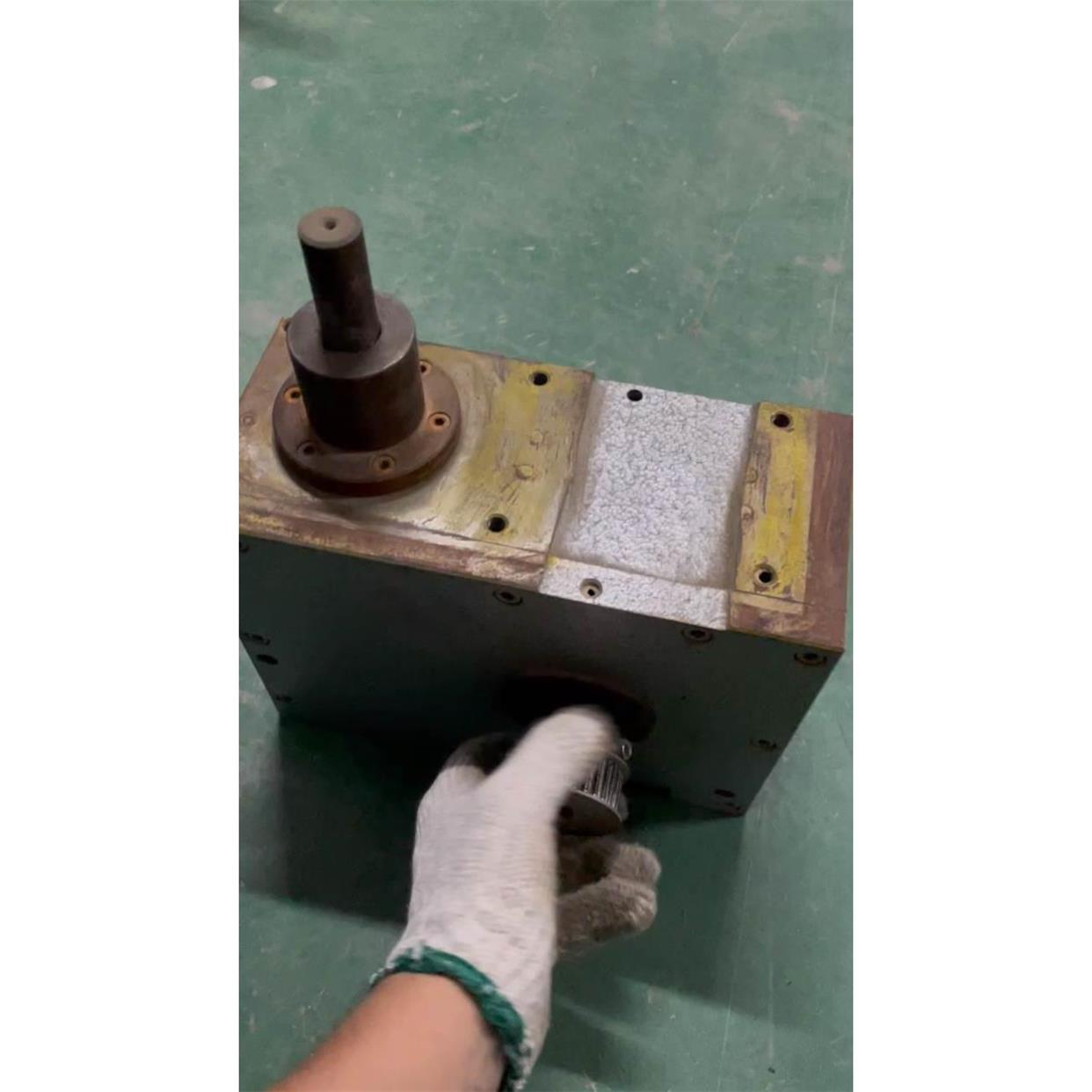 10fn-85362r sandex 摆动驱动器，有十几kg
