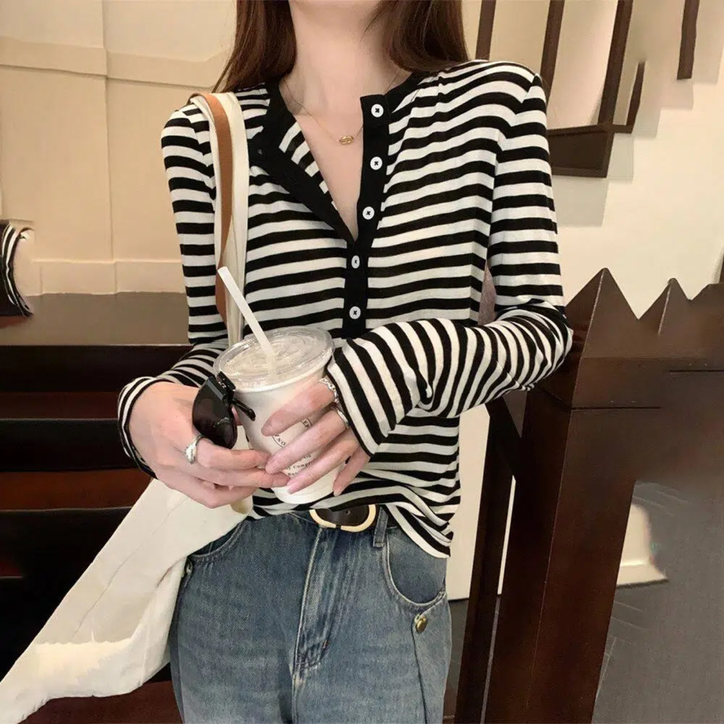 韩版简约显瘦慵懒感条纹拼色正肩纽扣长袖T恤女2026春秋季通勤潮,女装/女士精品,T恤,淘宝优惠券,粉丝福利购,淘宝优惠卷