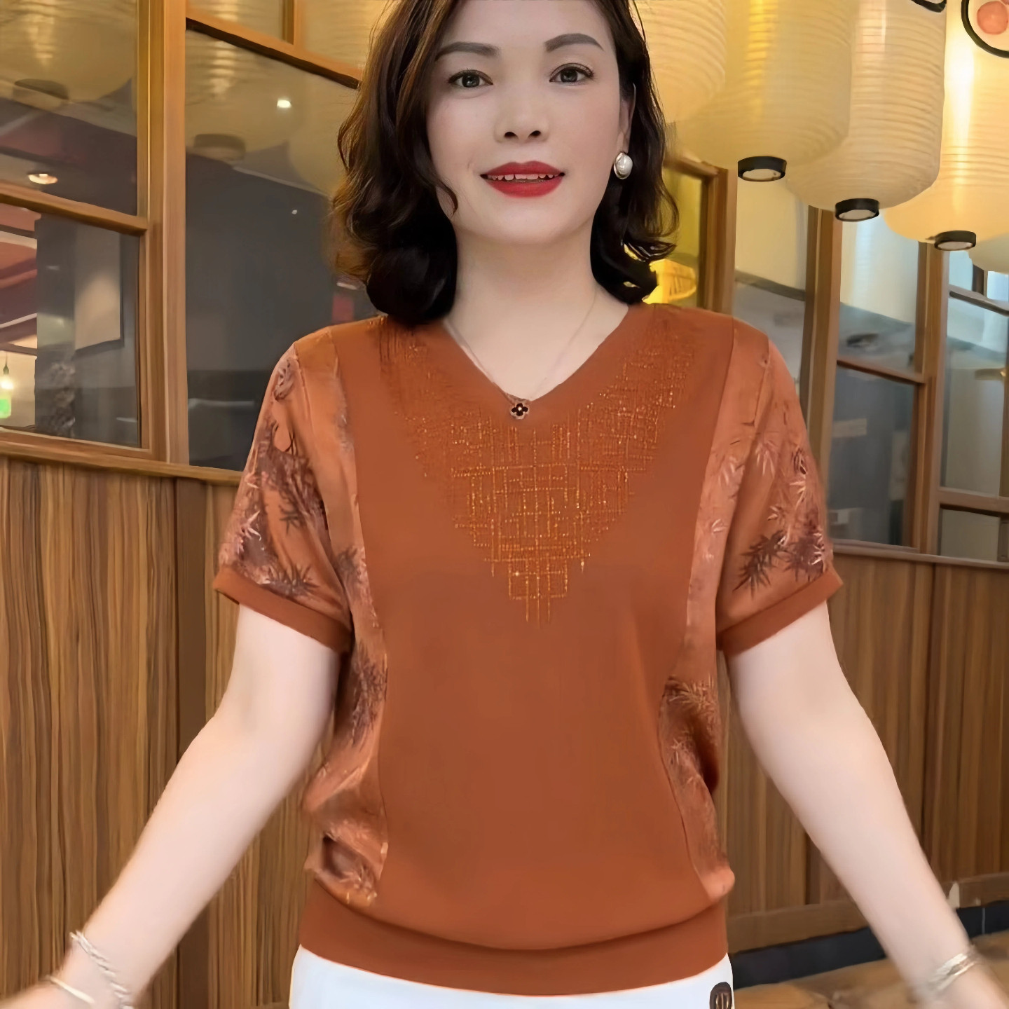 时尚百搭V领烫钻短袖冰丝T恤女夏季新款洋气宽松显瘦妈妈装上衣服