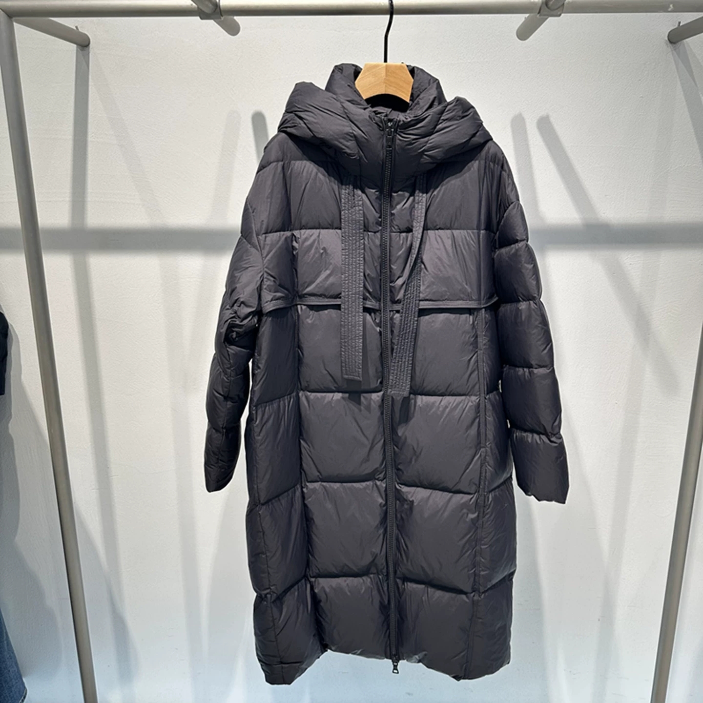 2025冬黑色长款连帽羽绒服外套