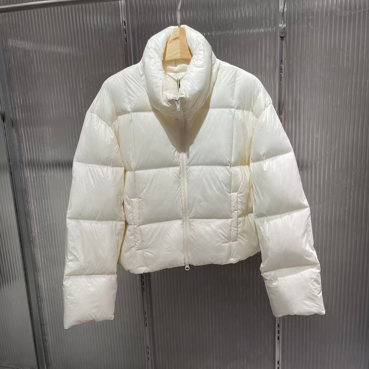 羽绒服女轻盈保暖宽松立领短款