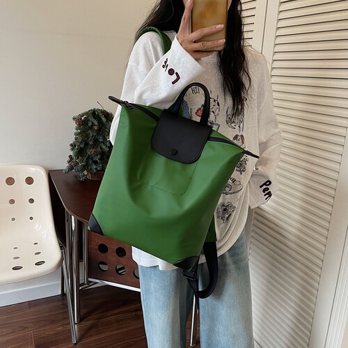 高级感包包女简约风翻盖双肩包女轻便通勤包大容量时尚背包妈咪包