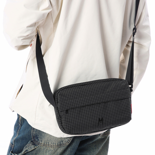 2026新款格纹尼龙布单肩斜挎包轻便大容量休闲百搭小包包户外出游