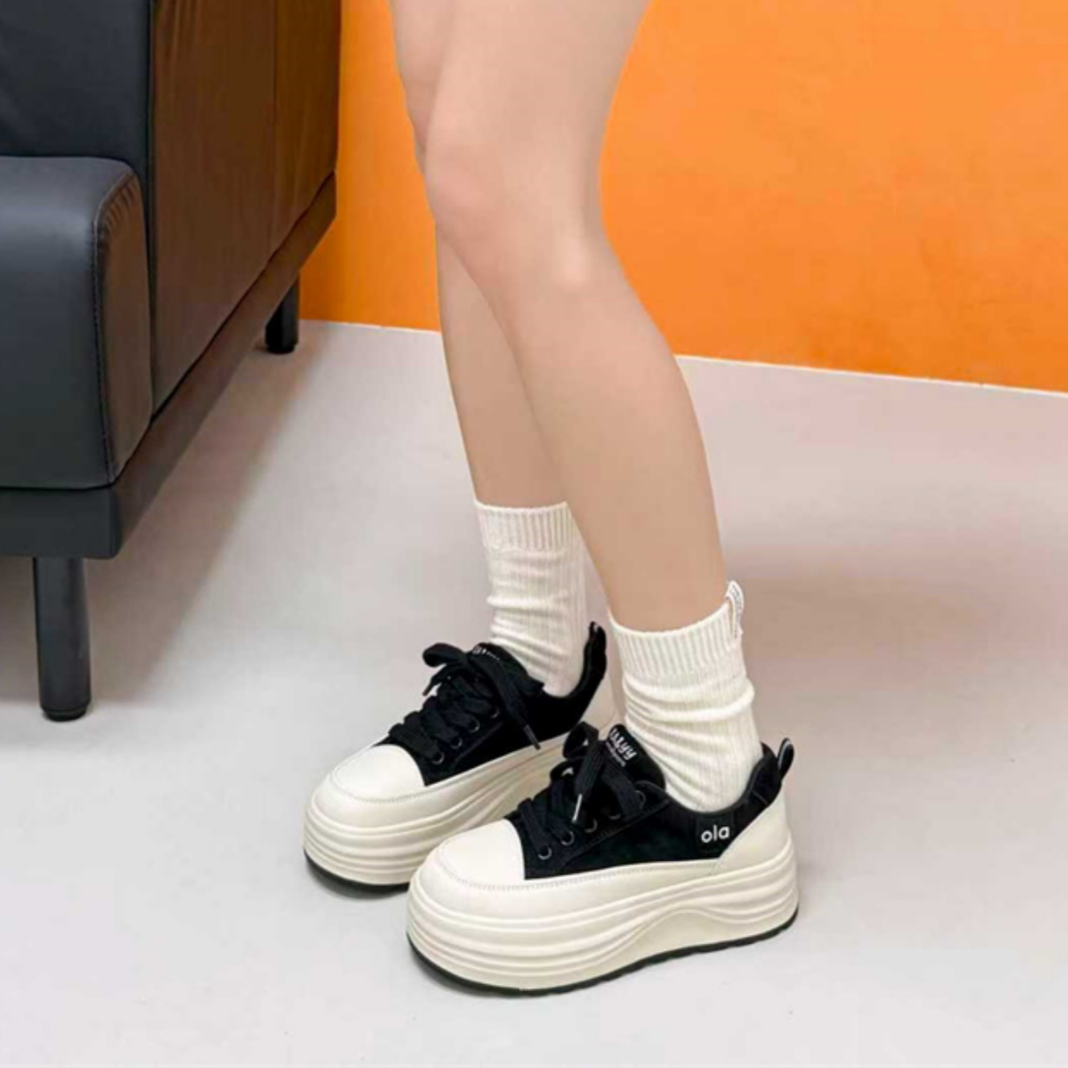 秋冬新款舒适简约百搭厚底板鞋女