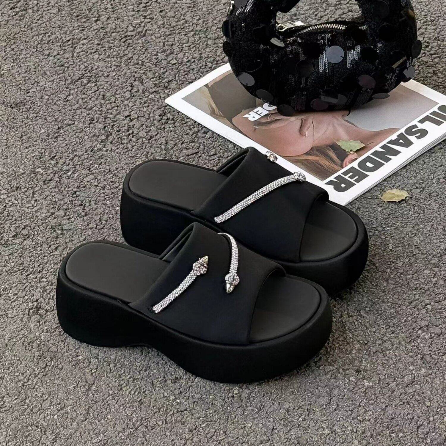 时髦水钻厚底一字拖女夏季新款一脚蹬增高小个子外穿时尚凉拖鞋