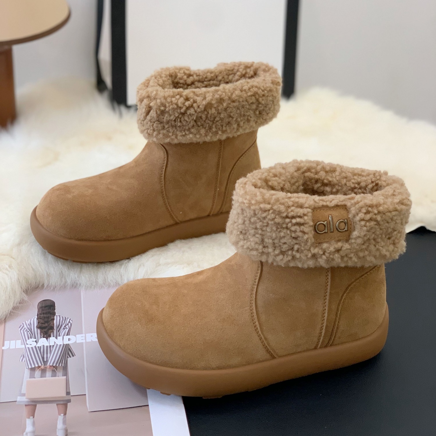 绒面翻边加绒保暖舒适百搭雪地靴