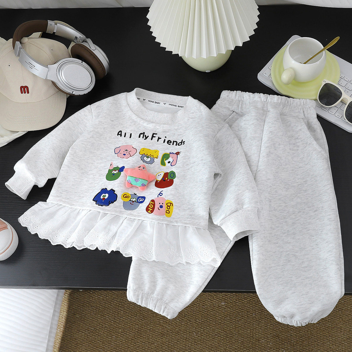 新款女童卡通卫衣花边蕾丝套装华棉女宝韩版印花玩偶卫裤两件套