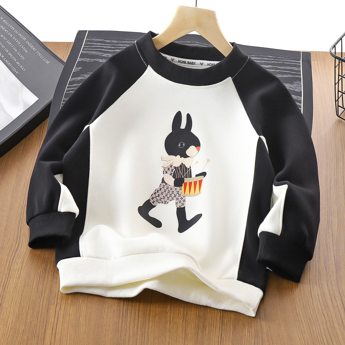 童装卫衣2026春季新款洋气华棉上衣插肩打底男童女童中大衫潮儿童