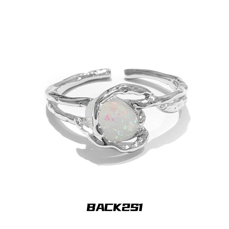 冷淡风缠绕欧泊石戒指