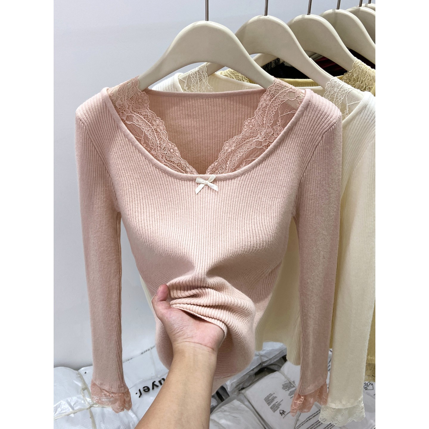 法式蕾丝V领长袖拼接花边毛衣打底衫女秋冬季修身内搭针织衫1208h