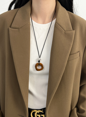 不规则圆形吊坠黑皮绳项炼女款2025新款锁骨炼长款覆古秋冬毛衣炼