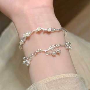 新中式银色铃兰花流苏手链轻奢小众精致古风高颜值温柔花朵手镯女