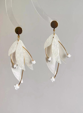 法式复古白色铃兰花耳钉女轻奢高级感气质小众独特耳饰2025年新款