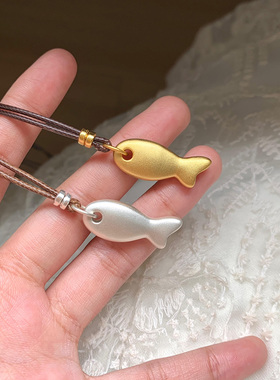 磨砂小鱼棕绳项链女轻奢高级感