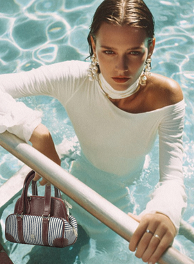 FROM ARACHNID小众设计度假风两用帆布拼皮条纹贝壳包保龄球包