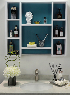 样板间浴室柜摆放瓶罐牙刷摆设