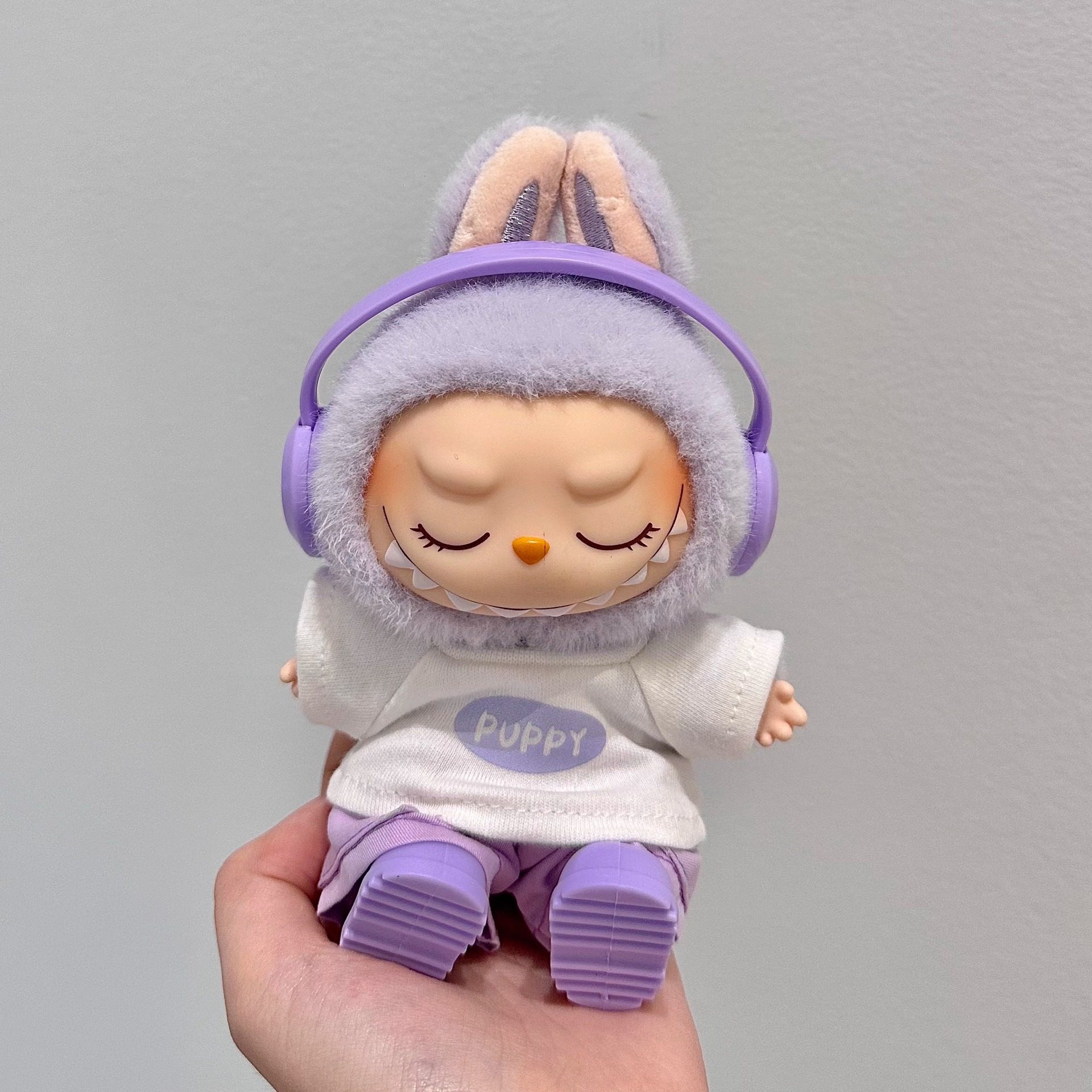 123代搪胶拉布布娃衣坐坐派马卡龙labubu衣服耳机鞋子套装批发