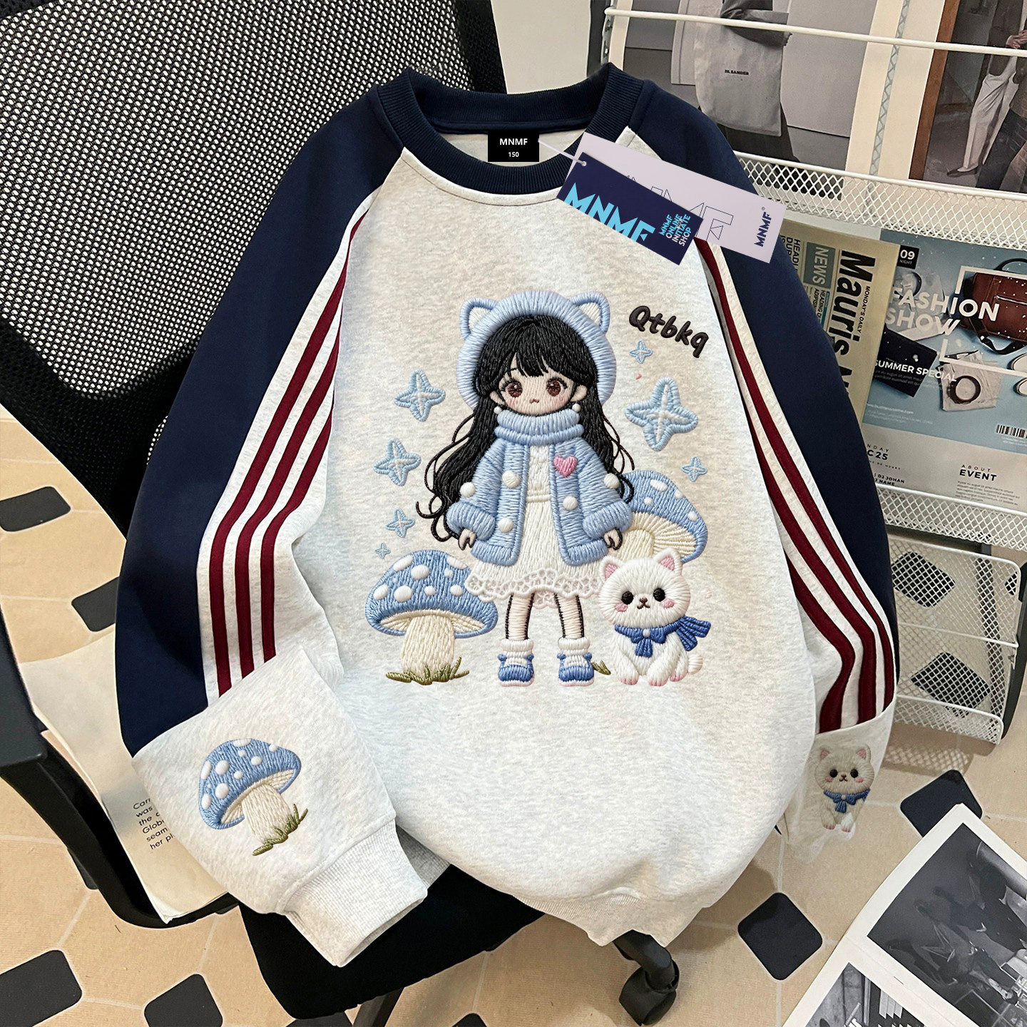 冬季女童盐系三条杠仿刺绣卫衣