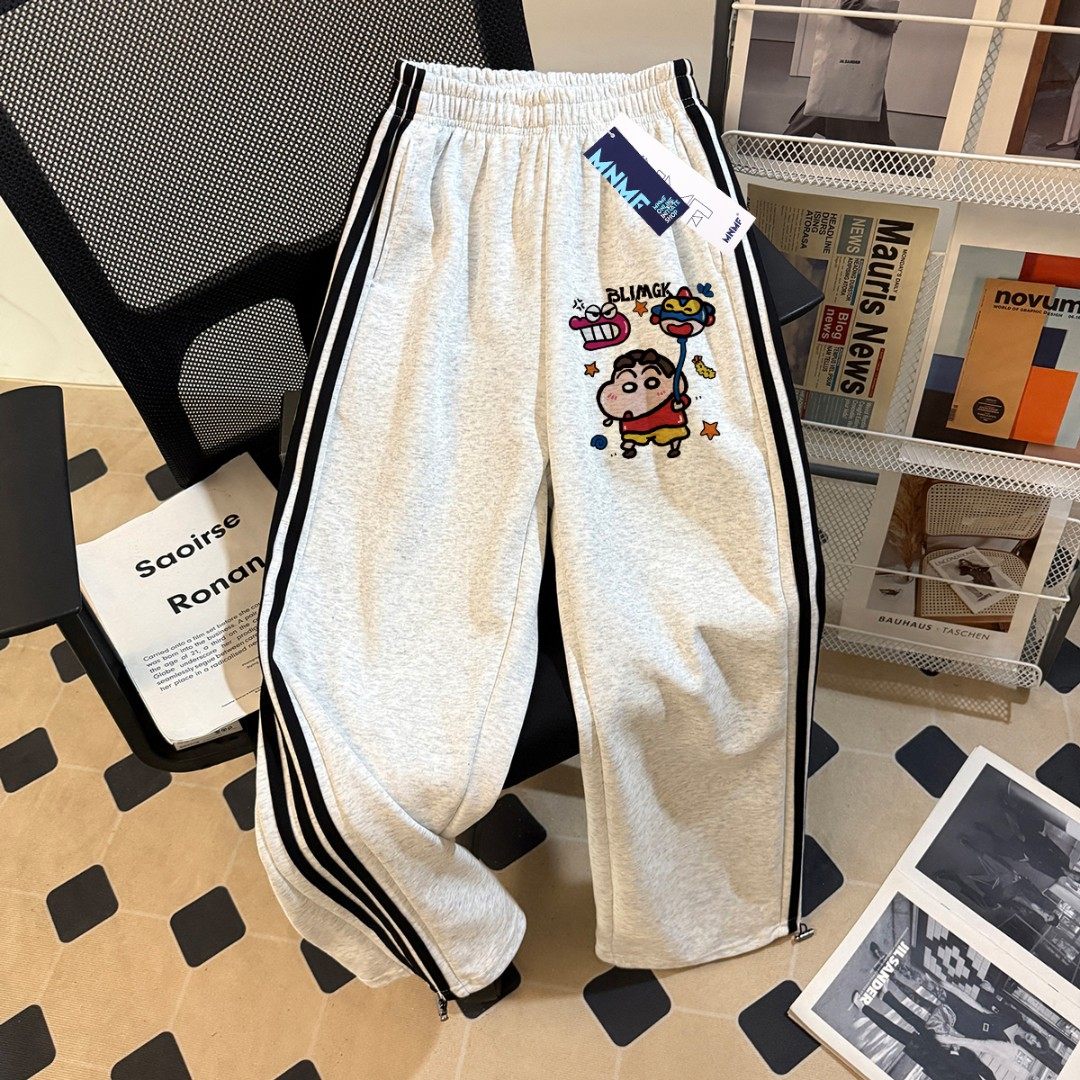 嘻哈蜡笔小新秋冬季新款男女童三条杠裤子中大童休闲长裤ins潮