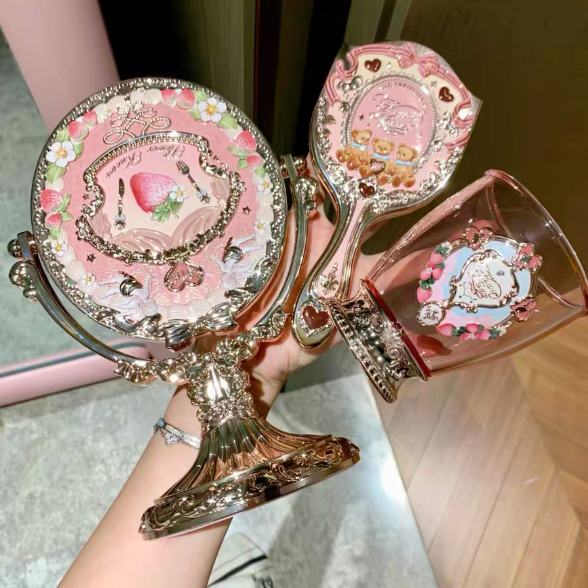 花知晓九周年台式镜立镜气垫梳化妆刷桶甜心小熊草莓洛可可镜子