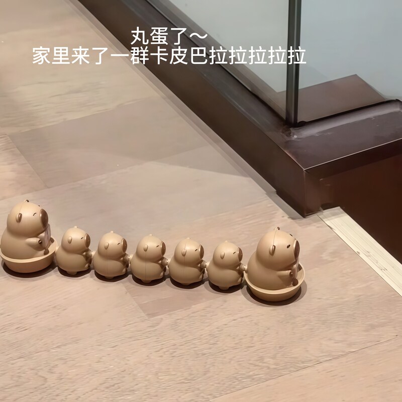 卡皮巴拉小火车水豚发条拉拉车磁吸公仔小汽车卡通玩具惯性车可爱