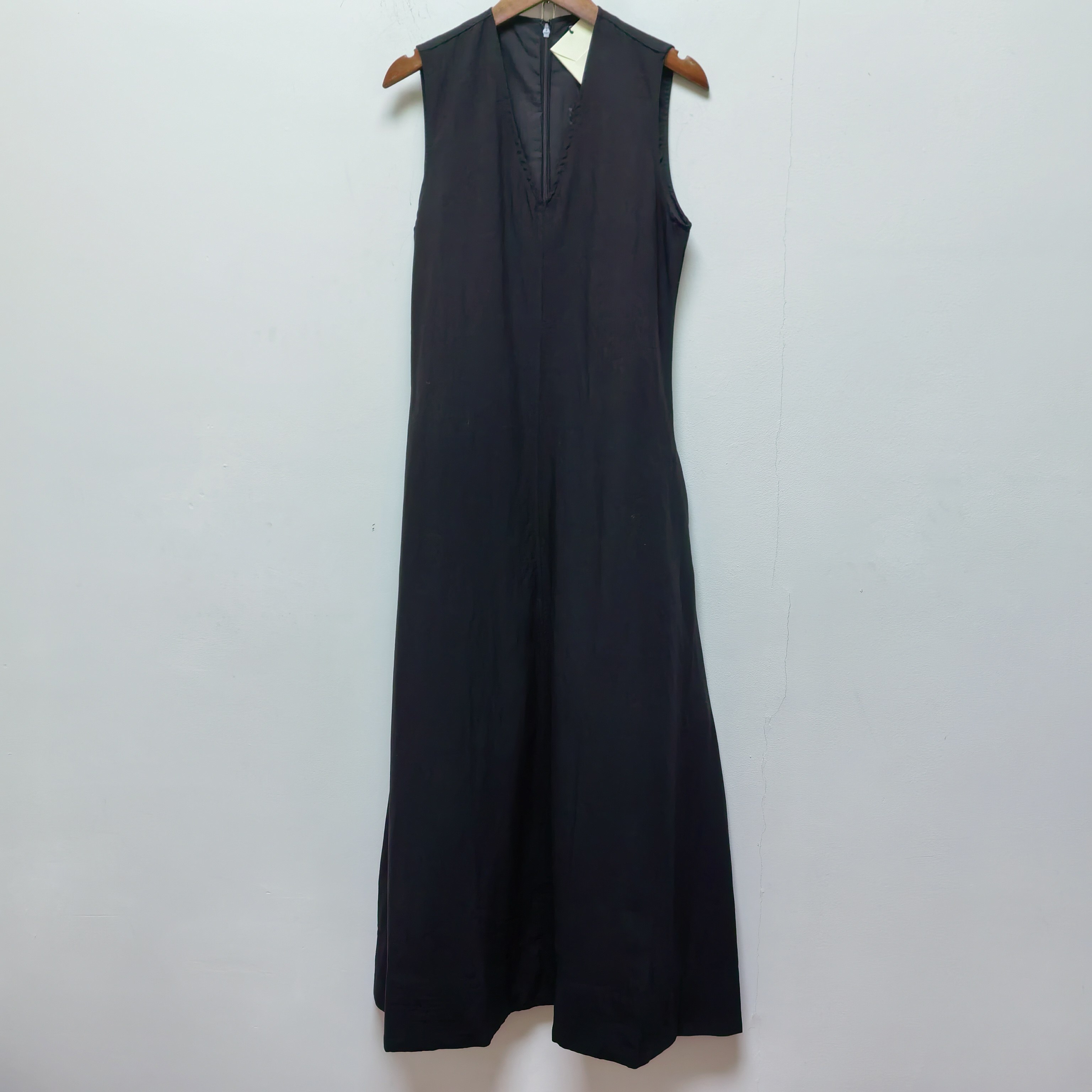 to春秋新款去标复古文艺无袖V领连衣裙女士修身显瘦百搭休闲P653