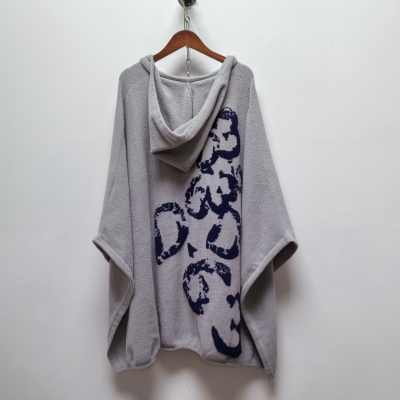 63女装去标2025秋季新款时尚百搭宽松中长连帽针织披肩女6732微瑕