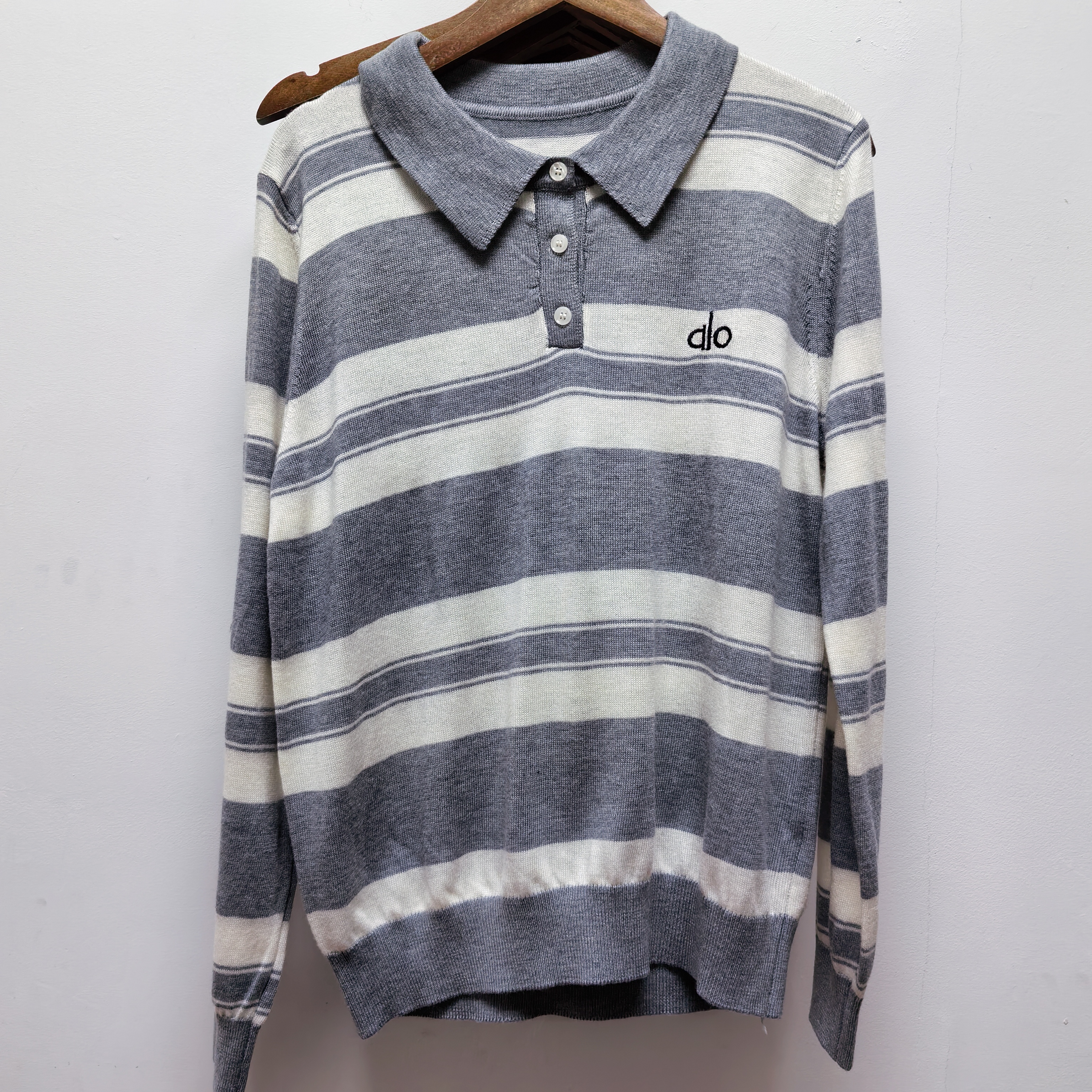 2025春秋新款灰色条纹翻领针织衫女宽松显瘦百搭打底衫上衣M789