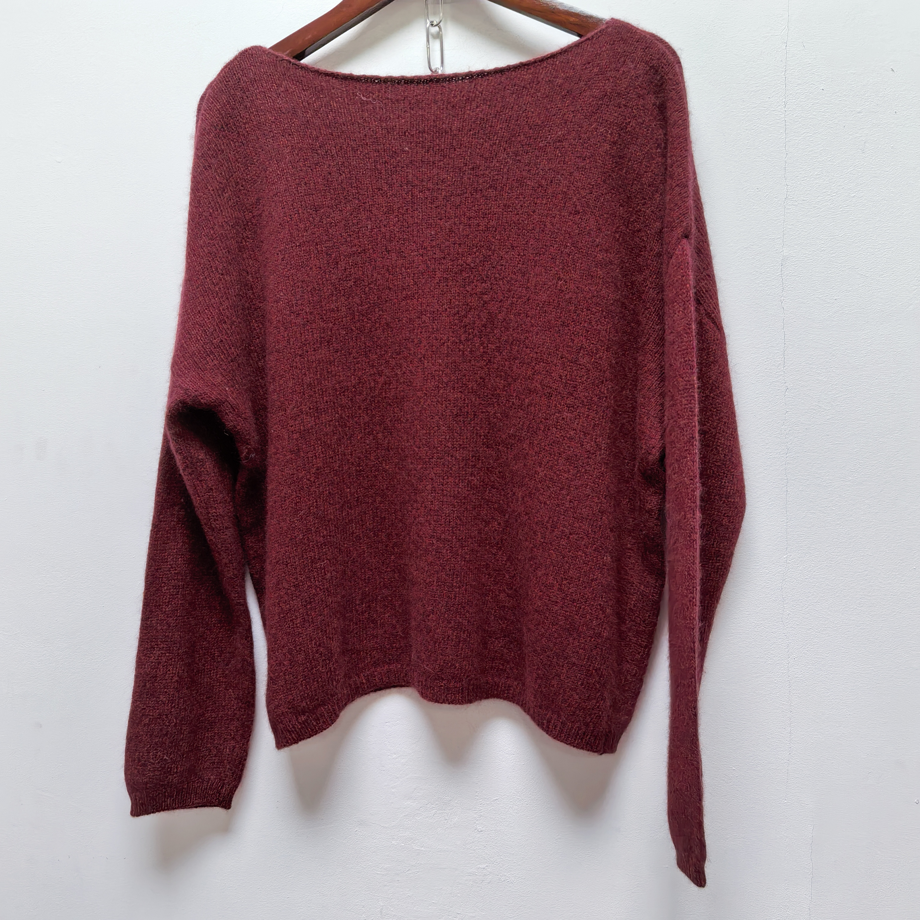 2025秋冬新款复古圆领高级感别致深红色长袖针织毛衣女上衣L719