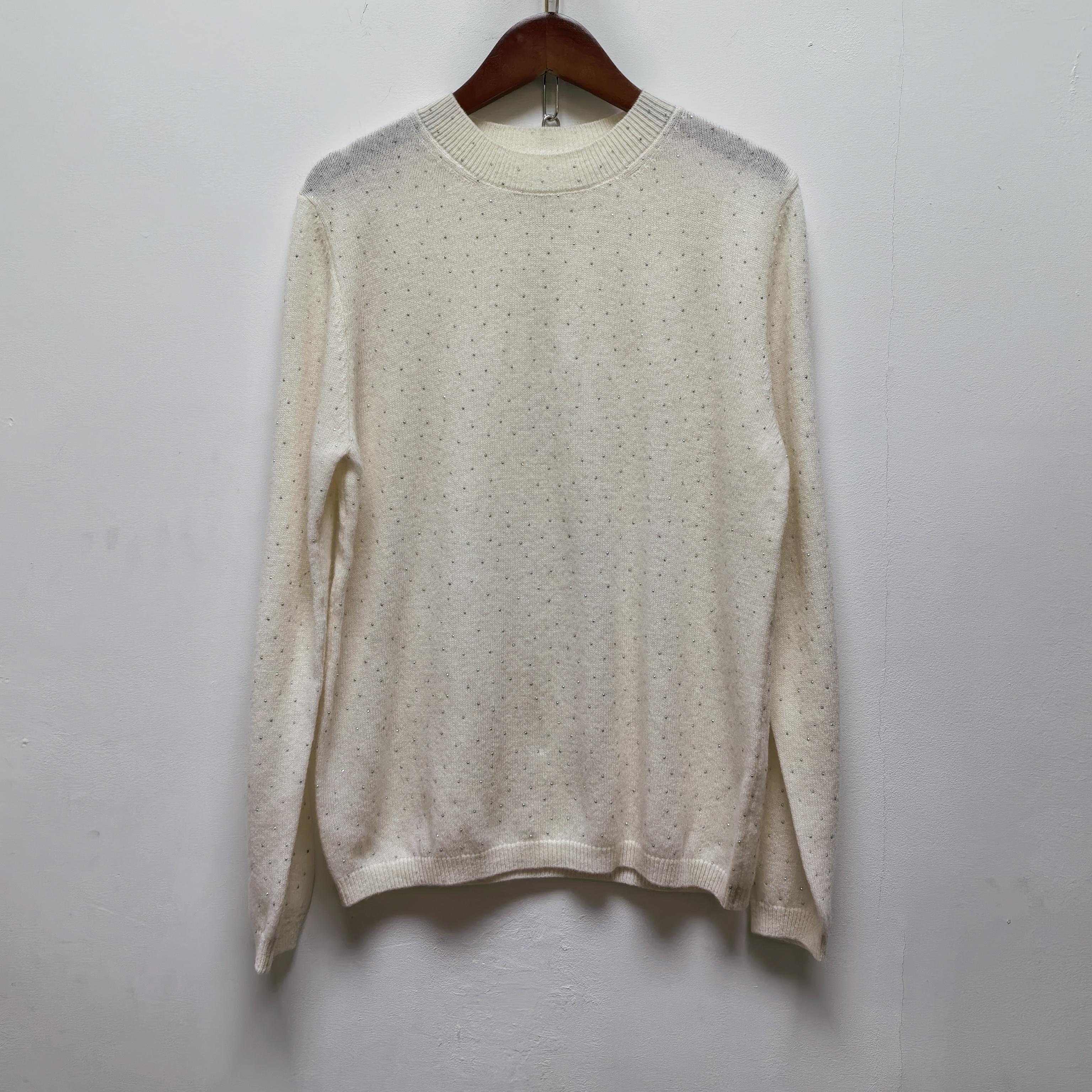 2025无标新款圆领套头针织衫白色女内搭打底洋气打底衫上衣M291