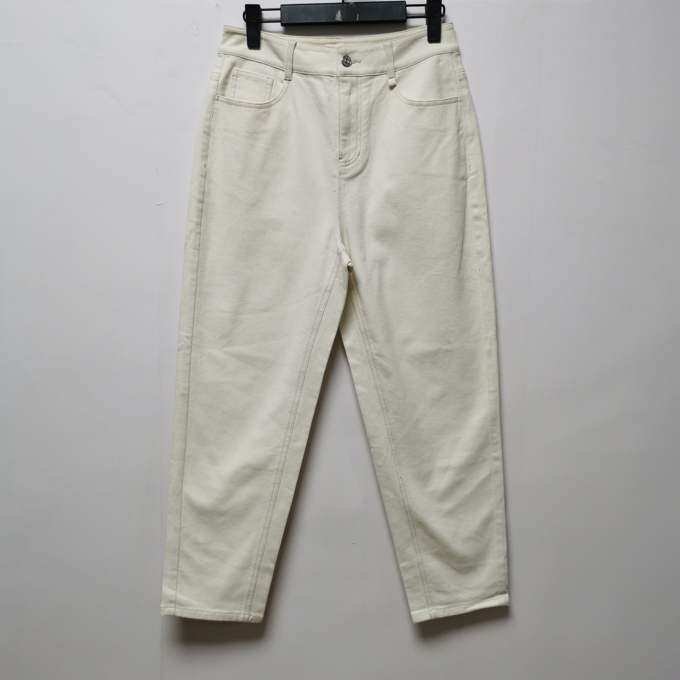 DEN家的去标撤柜2024春秋百搭显瘦显腿米白色牛仔九分裤A432