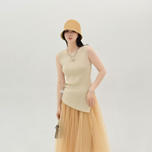 不規(guī)則針織背心 ease the label 圓領金屬扣收腰上衣 設計感無袖