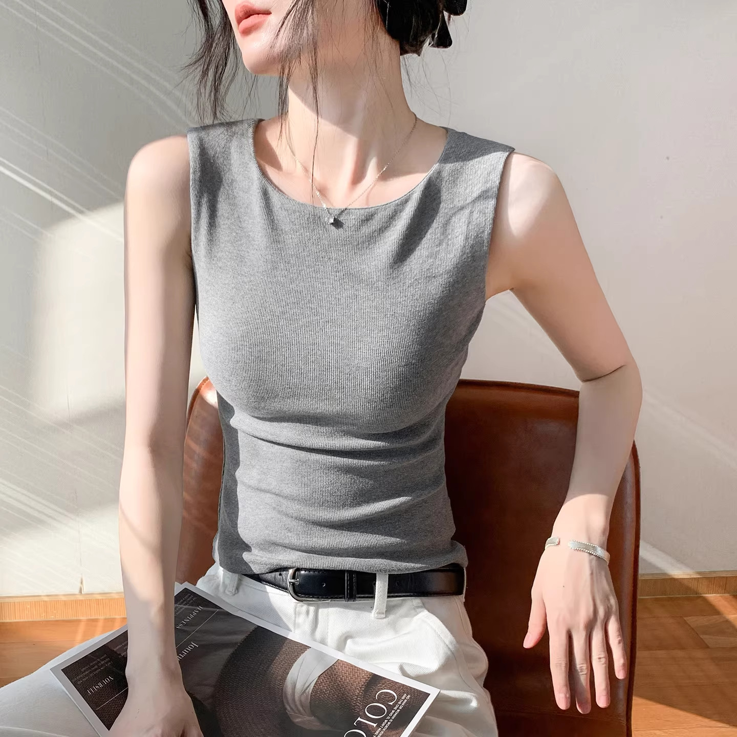 韩版纯色圆领无袖背心女2026年新款灰色修身气质外穿休闲打底上衣