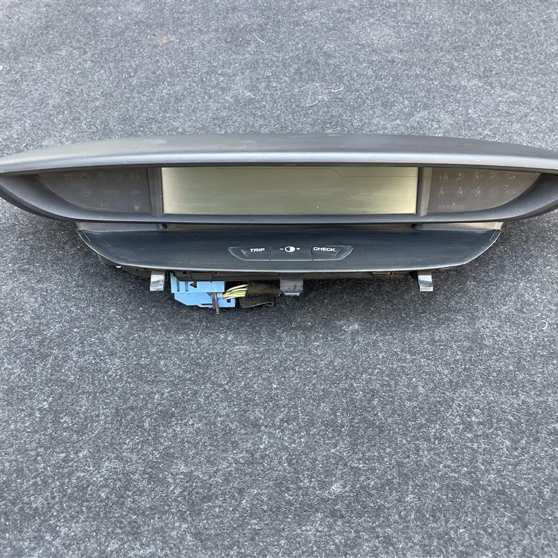 适用雪铁龙世嘉仪表盘总成原装组合仪表里程迈速码表液晶显示表