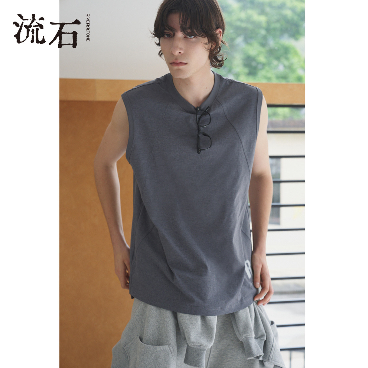 流石男装个性拼接无袖汗背心2026年夏季男款时尚透气休闲圆领上衣