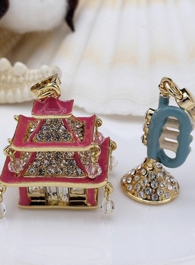 时尚可爱 红色三层亭楼 金蓝色喇叭 吊坠--J8065-J8103