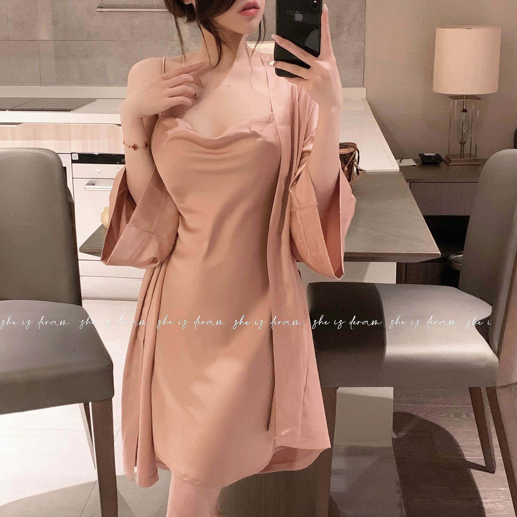 她如梦:温柔姐姐*显瘦冰丝纯欲性感v夏新吊带睡裙家居服套装女