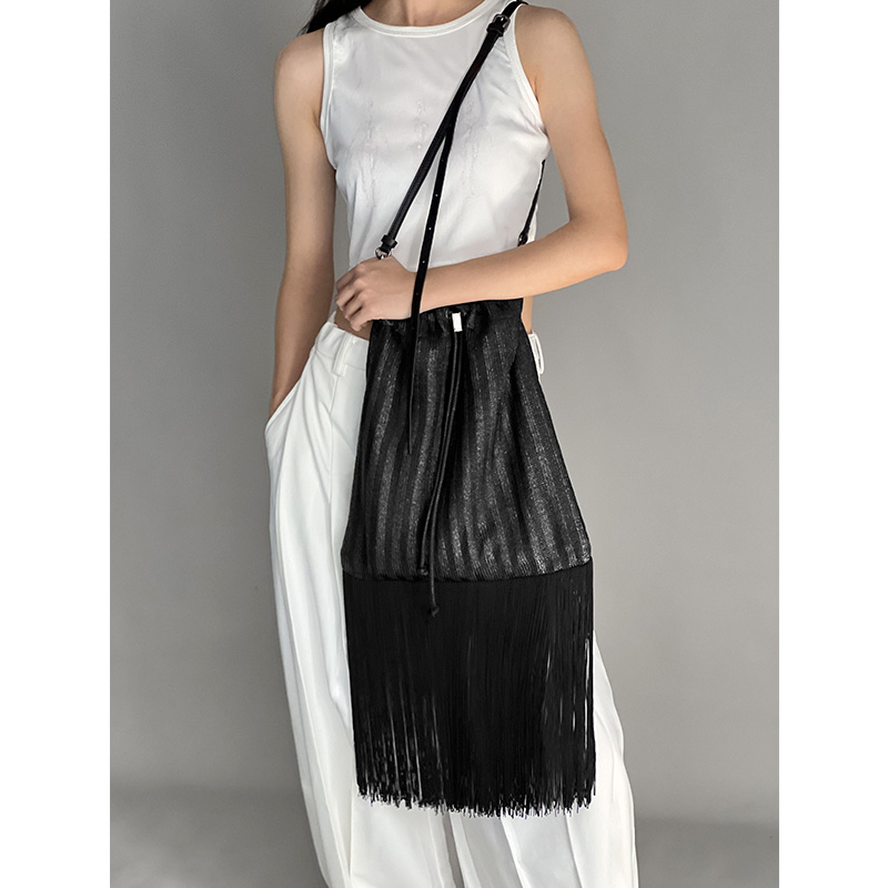 斜挎包流苏小众设计编织