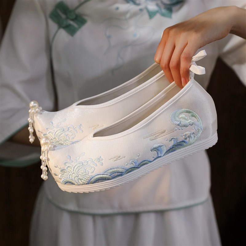 速发新款汉服鞋子学生古装绣花鞋搭配内增高明制古风鞋汉元素布鞋