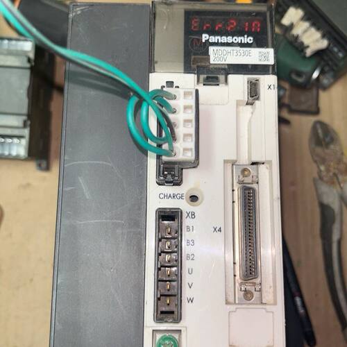 驱动器MDDHT3530E 1KW 上电如图 其他功能不