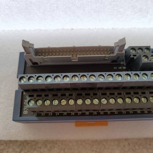MWS-B3101 接线端子台 24V 1A  库存备件 无