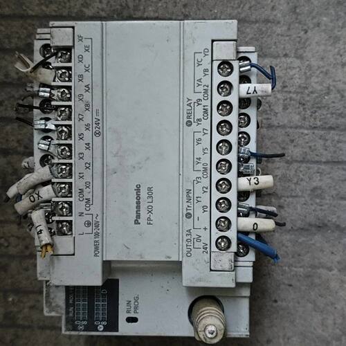 PLC 型号：AFPX0L30R-F 实物拍摄。功能正常