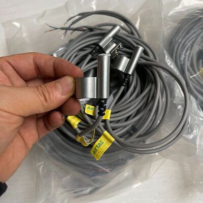 CS1B1020 磁性开关   40多条