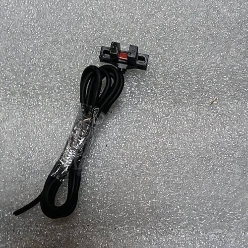 B144、台湾上瞬 SH-SL674-T 槽型光电开关:(1