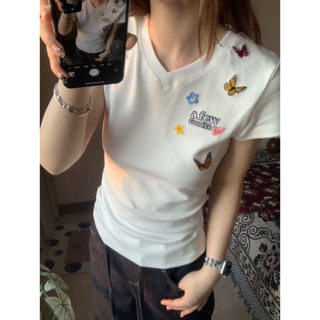 美式环绕蝴蝶刺绣花朵V领短袖t恤女夏季修身显瘦辣妹短款正肩上衣
